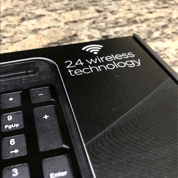 Bytech Wireless KeyBoard - Picture 5 of 8